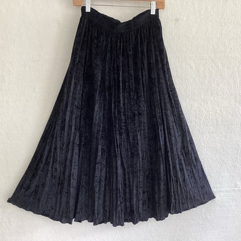 Black stretch crushed velvet crinkled elastic waist maxi skirt no tags Small